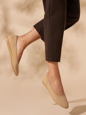 Vivaia Lightweight Almond Toe Flats Tamia Walker in Nutmeg Size 42